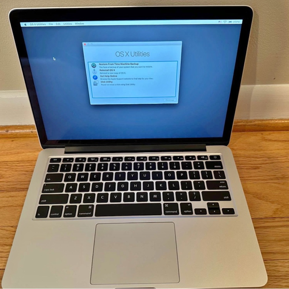 Apple MacBook Pro Silver Sleek Design with Chiclet Keyboard